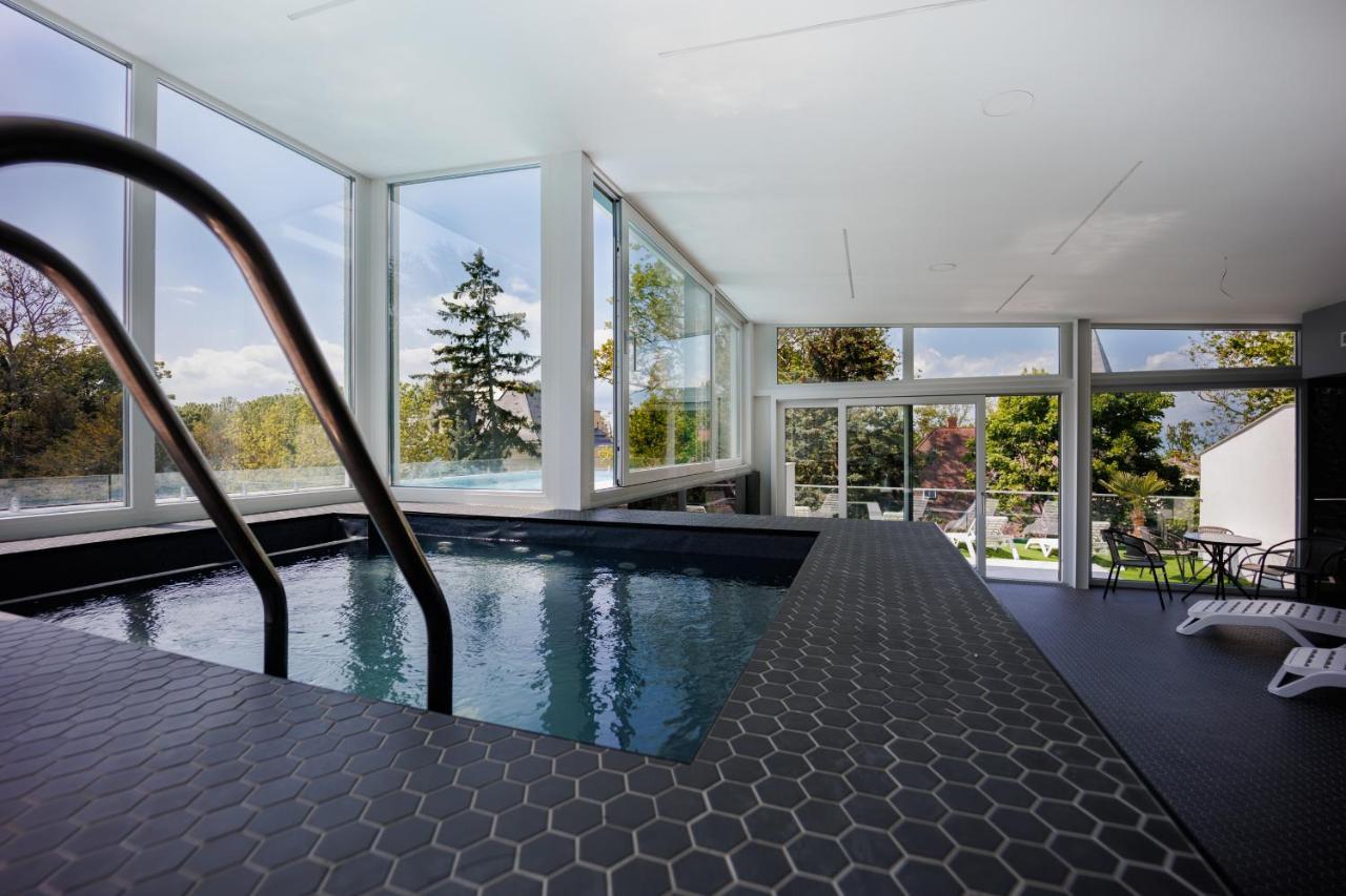 Villa Bauhaus Wellness Apartman 希欧福克 外观 照片