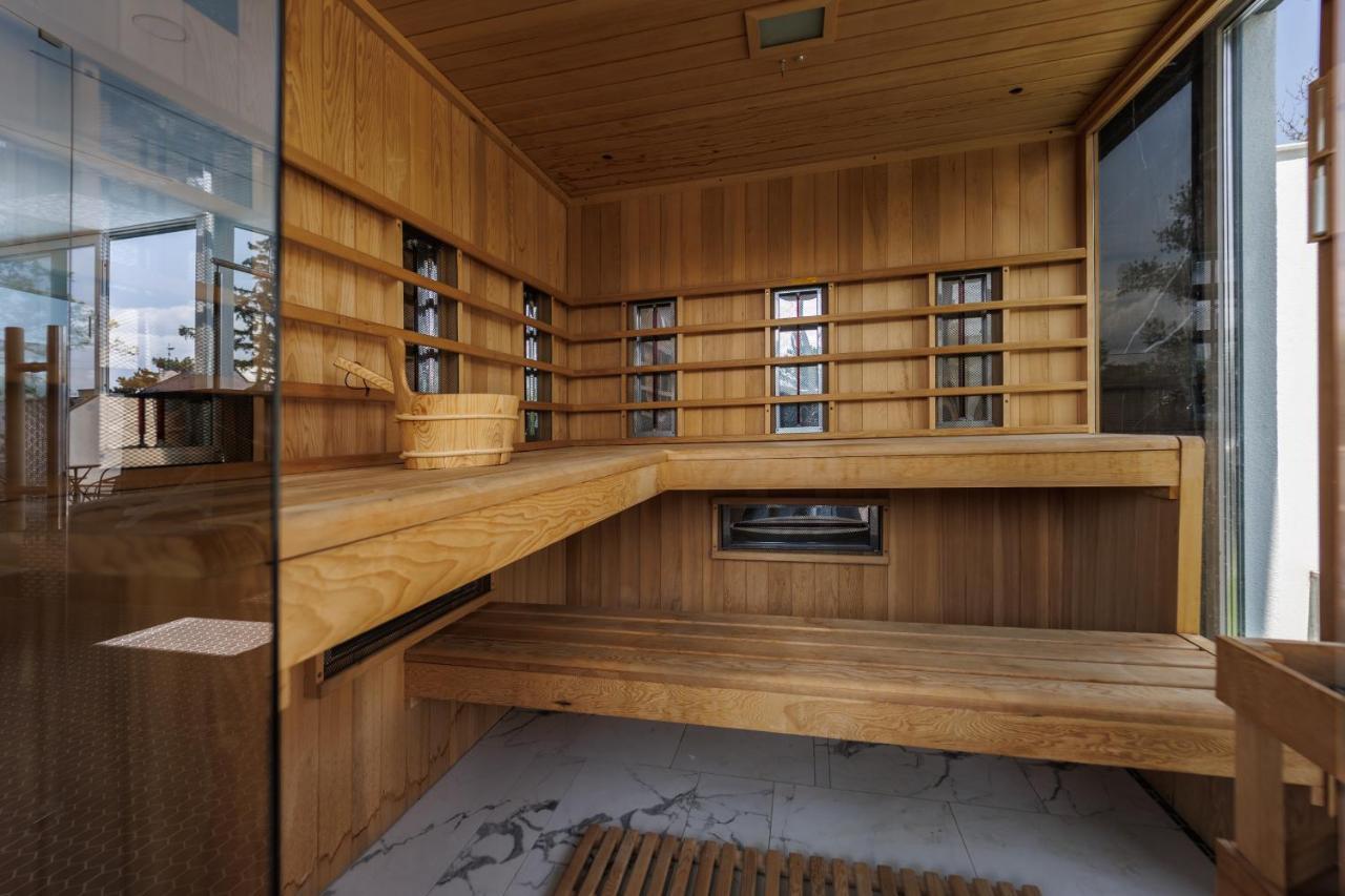 Villa Bauhaus Wellness Apartman 希欧福克 外观 照片