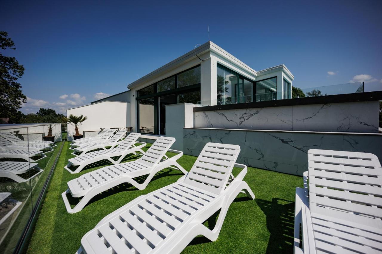 Villa Bauhaus Wellness Apartman 希欧福克 外观 照片